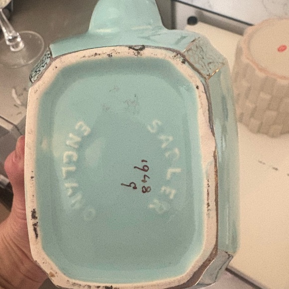 Sadler England Elegant Blue and Gold Teapot - Picture 7 of 11